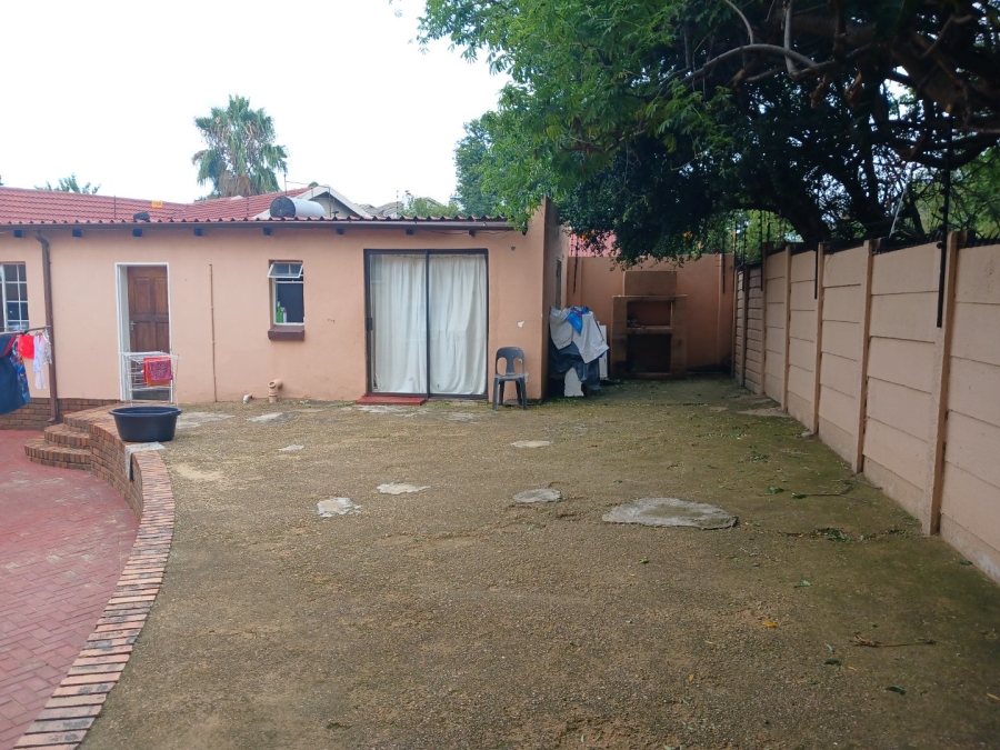 5 Bedroom Property for Sale in Bloubosrand Gauteng