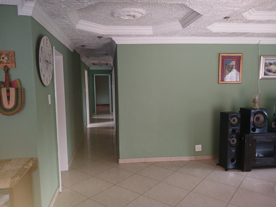 5 Bedroom Property for Sale in Bloubosrand Gauteng