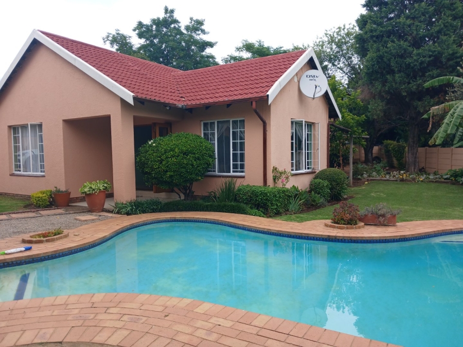 5 Bedroom Property for Sale in Bloubosrand Gauteng