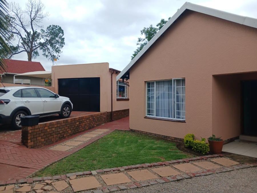 5 Bedroom Property for Sale in Bloubosrand Gauteng