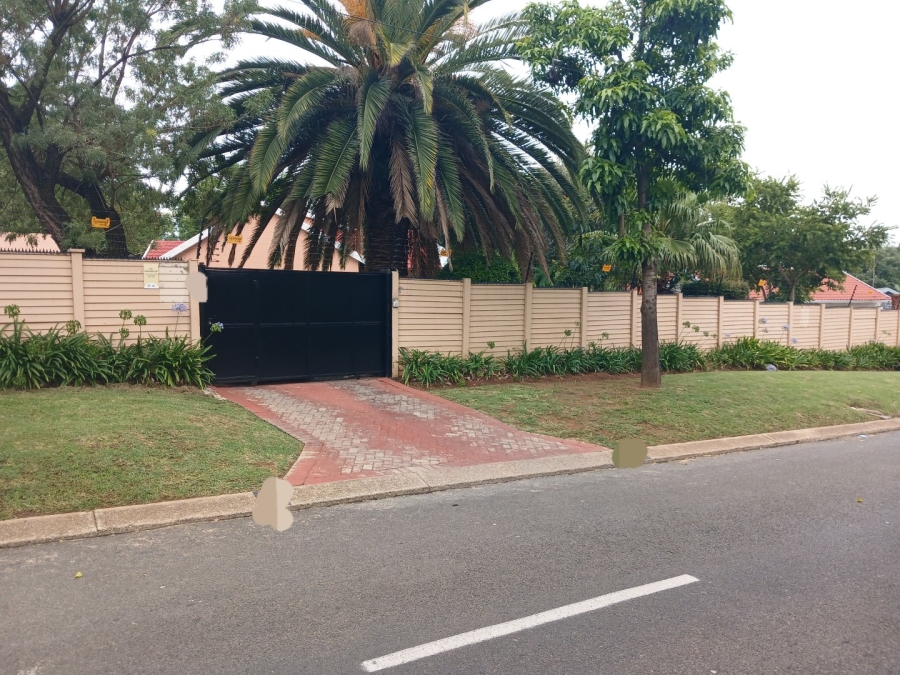 5 Bedroom Property for Sale in Bloubosrand Gauteng