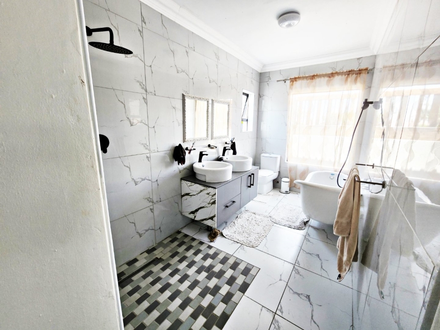 5 Bedroom Property for Sale in Sunair Park Gauteng