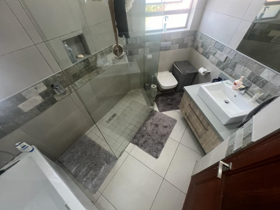 5 Bedroom Property for Sale in Eldoraigne Gauteng