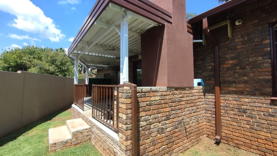 4 Bedroom Property for Sale in Rooihuiskraal Gauteng