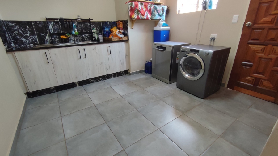 4 Bedroom Property for Sale in Rooihuiskraal Gauteng