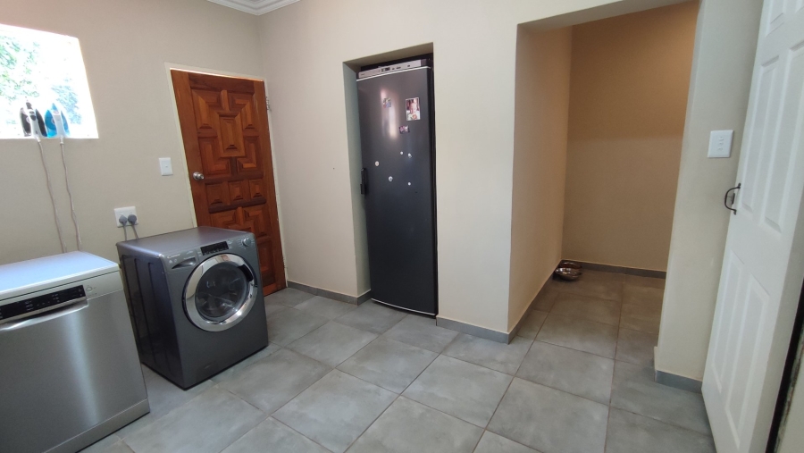 4 Bedroom Property for Sale in Rooihuiskraal Gauteng