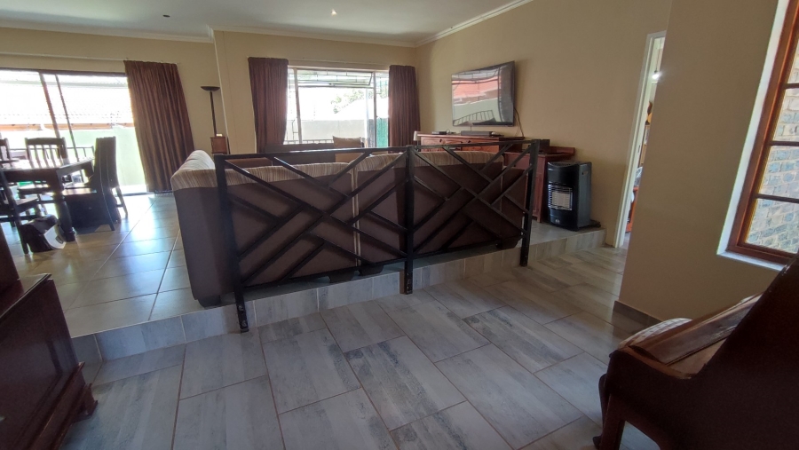 4 Bedroom Property for Sale in Rooihuiskraal Gauteng