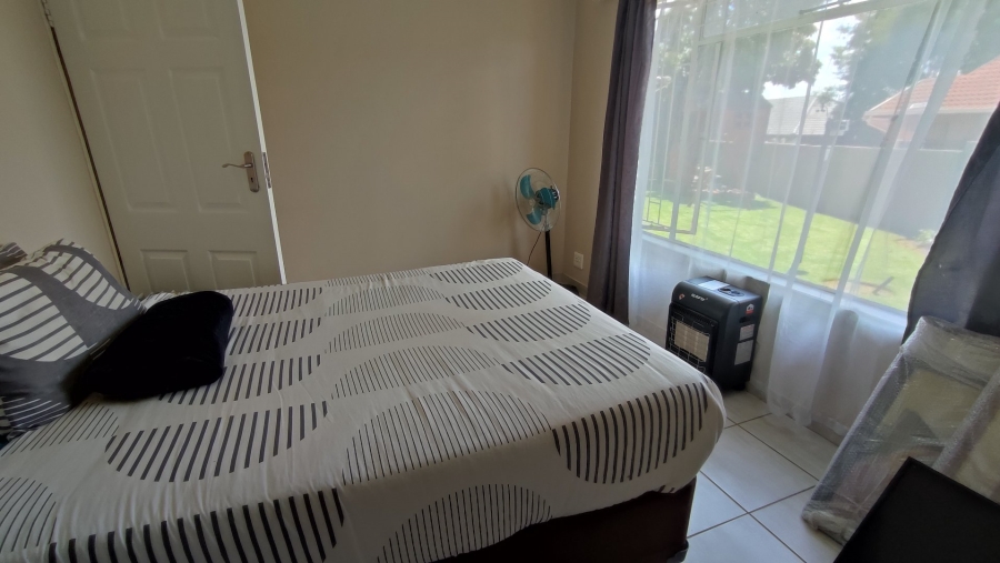 4 Bedroom Property for Sale in Rooihuiskraal Gauteng