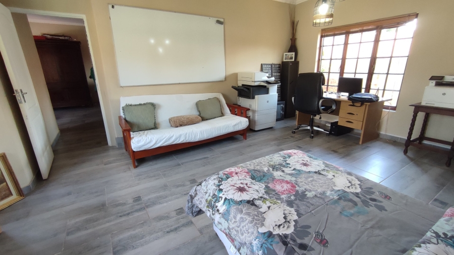 4 Bedroom Property for Sale in Rooihuiskraal Gauteng