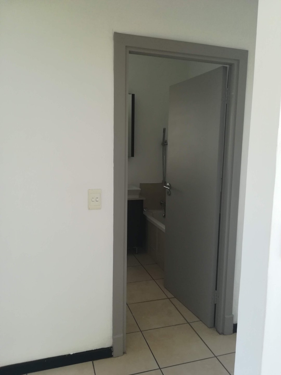 To Let 2 Bedroom Property for Rent in Pineslopes Gauteng