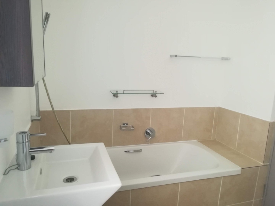 To Let 2 Bedroom Property for Rent in Pineslopes Gauteng