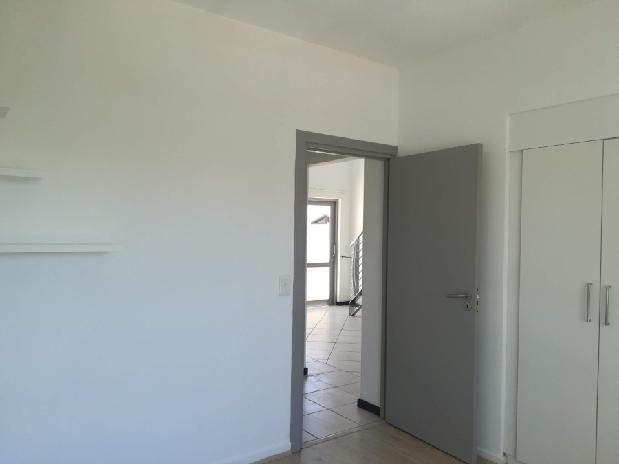 To Let 2 Bedroom Property for Rent in Pineslopes Gauteng