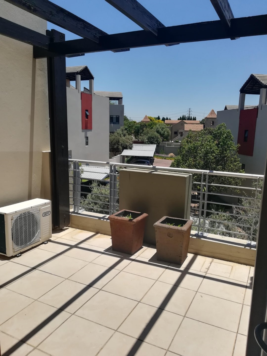 To Let 2 Bedroom Property for Rent in Pineslopes Gauteng