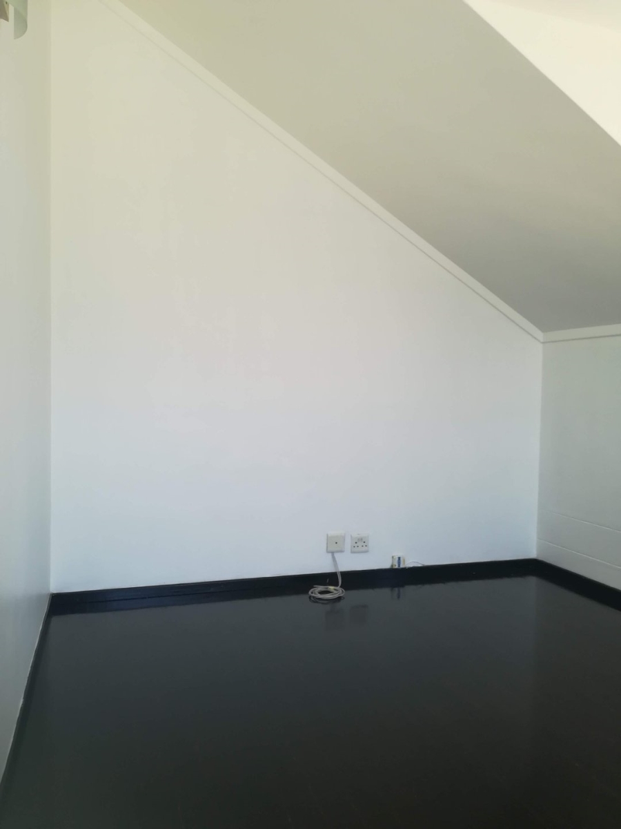 To Let 2 Bedroom Property for Rent in Pineslopes Gauteng