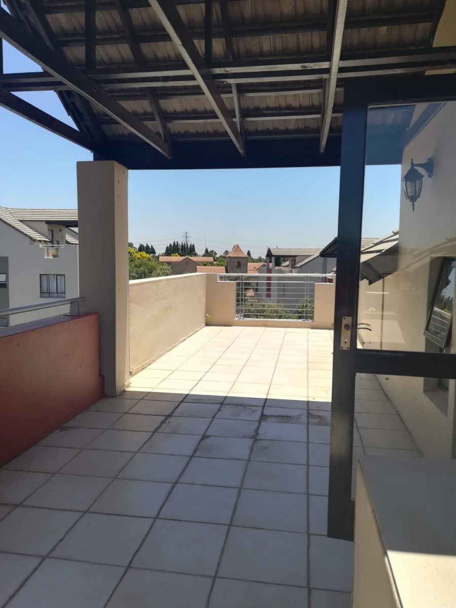 To Let 2 Bedroom Property for Rent in Pineslopes Gauteng