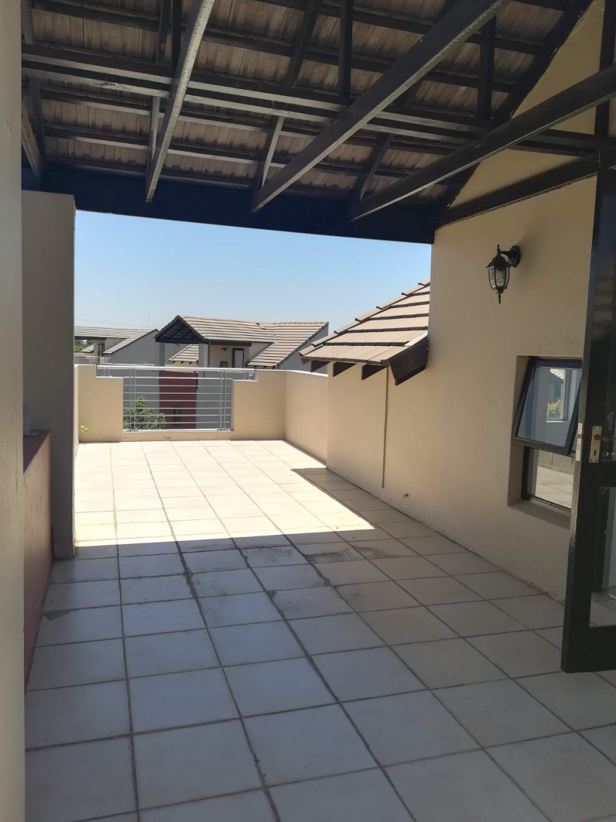 To Let 2 Bedroom Property for Rent in Pineslopes Gauteng