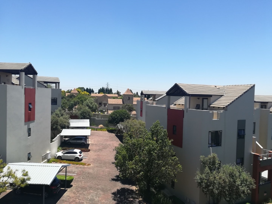 To Let 2 Bedroom Property for Rent in Pineslopes Gauteng