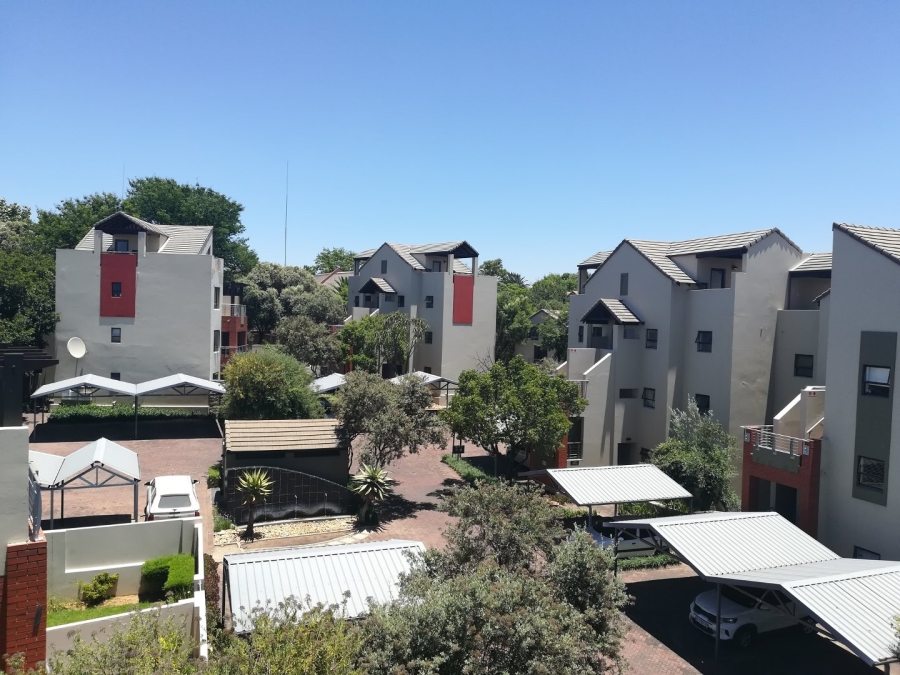 To Let 2 Bedroom Property for Rent in Pineslopes Gauteng