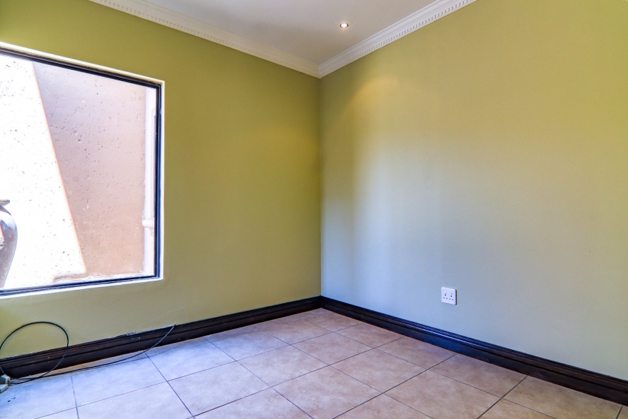 4 Bedroom Property for Sale in Blue Valley Golf Estate Gauteng