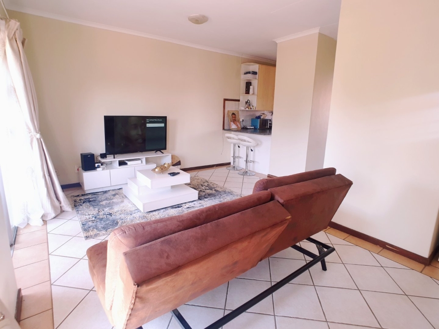 2 Bedroom Property for Sale in Die Hoewes Gauteng