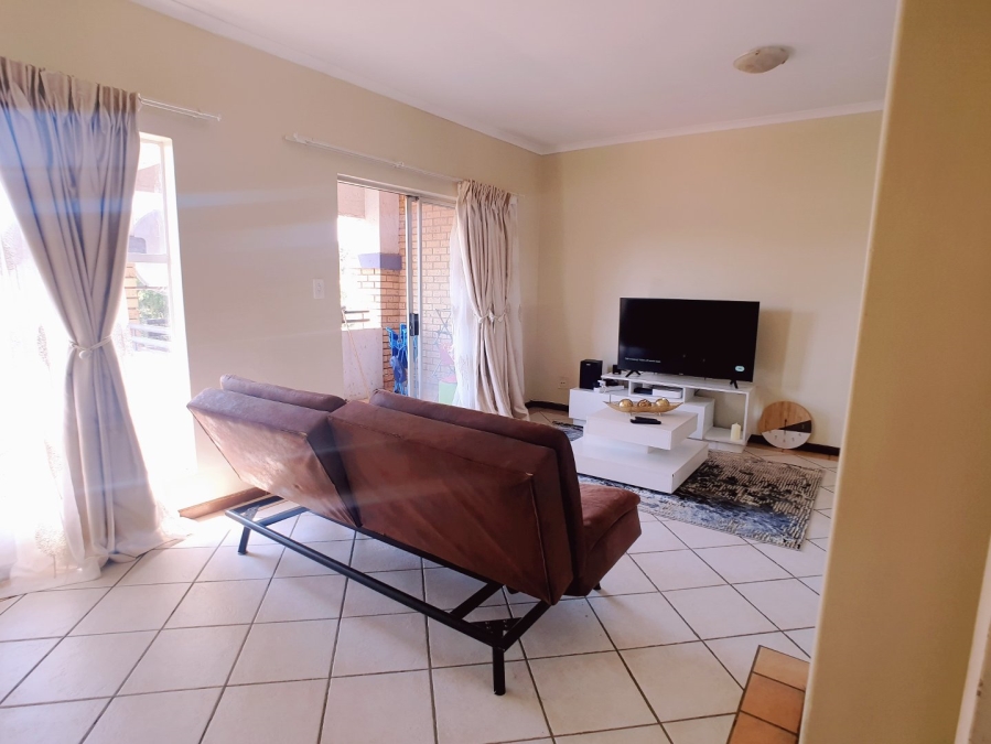 2 Bedroom Property for Sale in Die Hoewes Gauteng