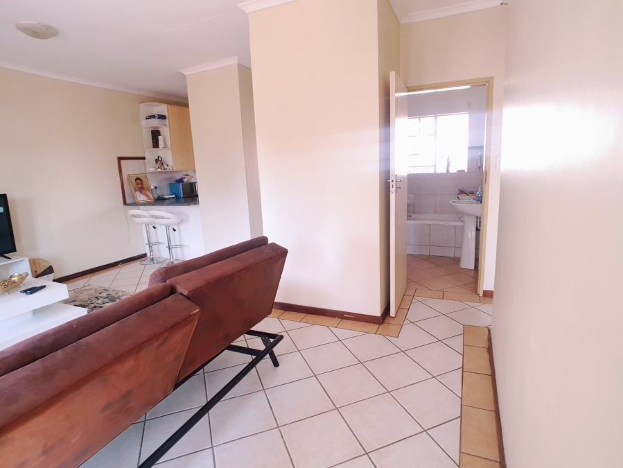 2 Bedroom Property for Sale in Die Hoewes Gauteng