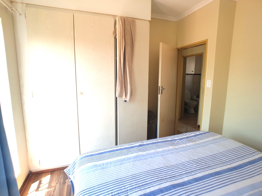 2 Bedroom Property for Sale in Die Hoewes Gauteng