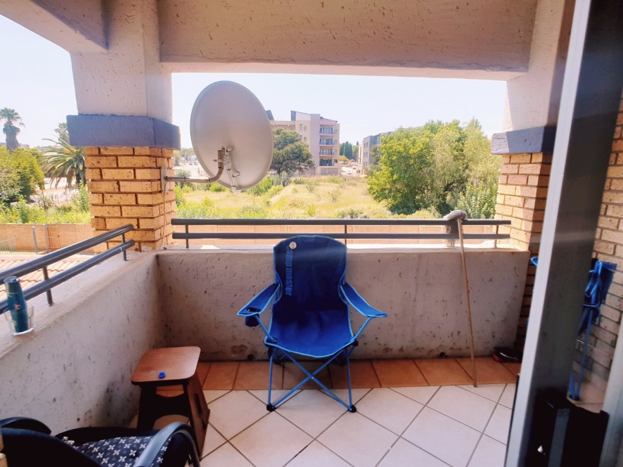 2 Bedroom Property for Sale in Die Hoewes Gauteng