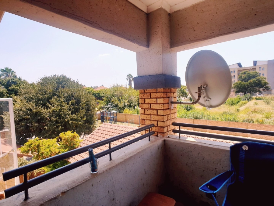 2 Bedroom Property for Sale in Die Hoewes Gauteng