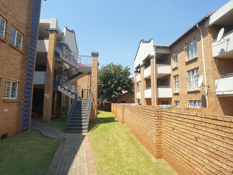 2 Bedroom Property for Sale in Die Hoewes Gauteng