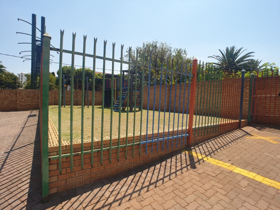 2 Bedroom Property for Sale in Die Hoewes Gauteng