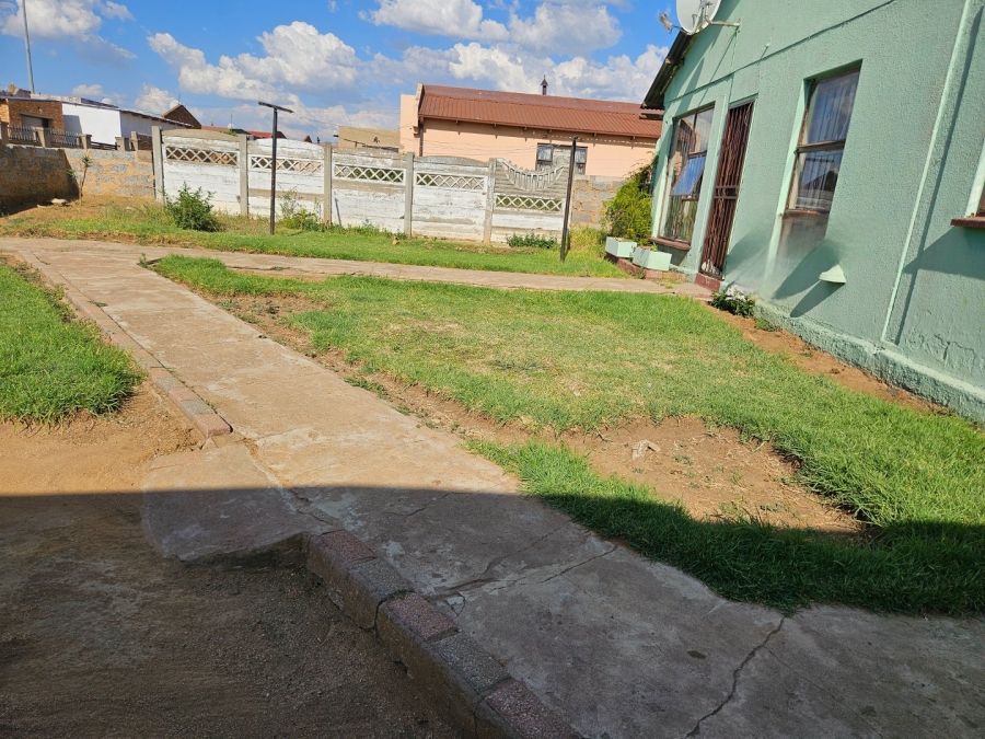 3 Bedroom Property for Sale in Etwatwa Gauteng