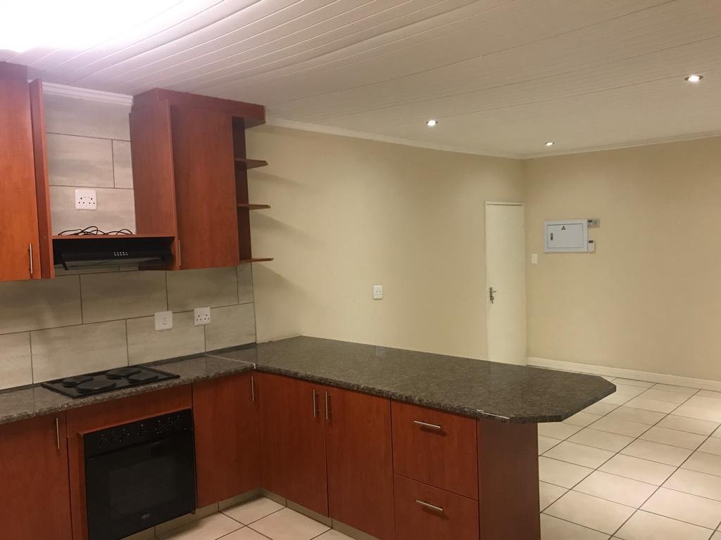 To Let 2 Bedroom Property for Rent in Robertsham Gauteng