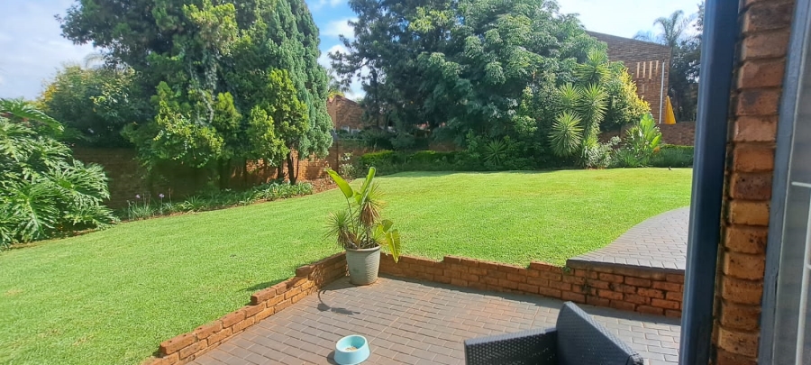 4 Bedroom Property for Sale in Eldoraigne Gauteng