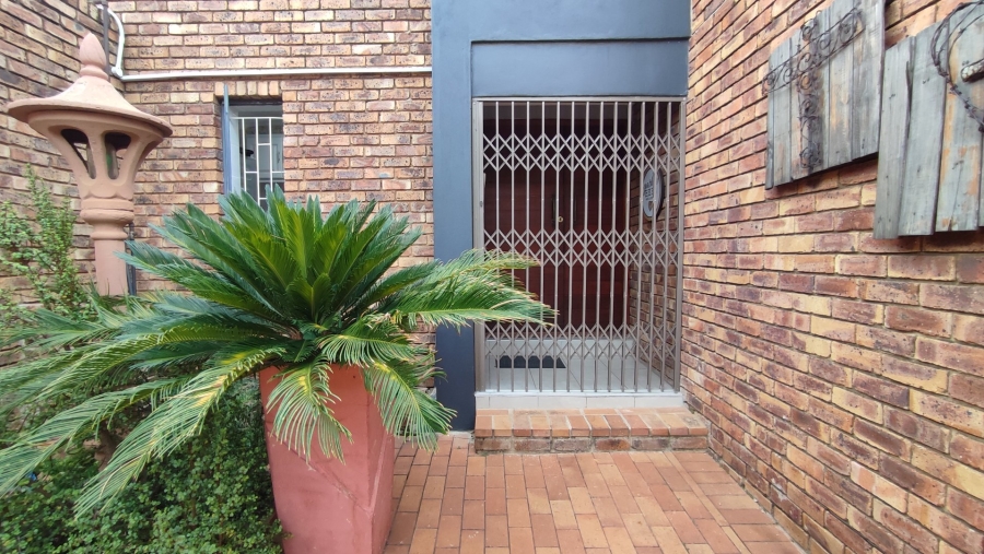 4 Bedroom Property for Sale in Eldoraigne Gauteng