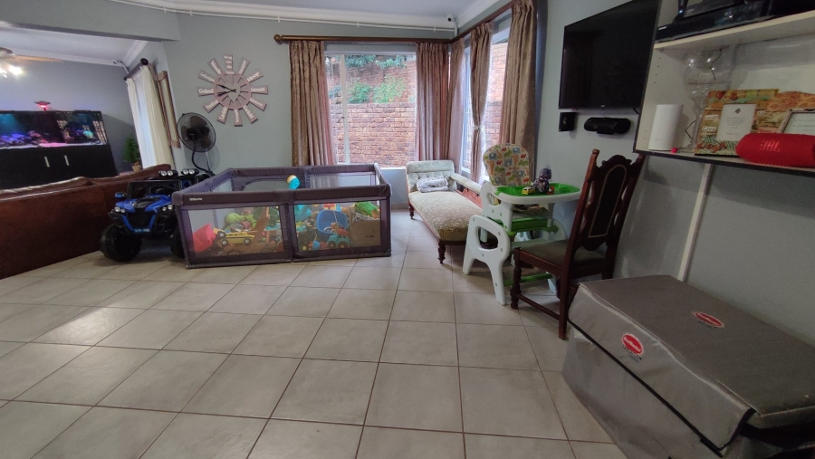 4 Bedroom Property for Sale in Eldoraigne Gauteng