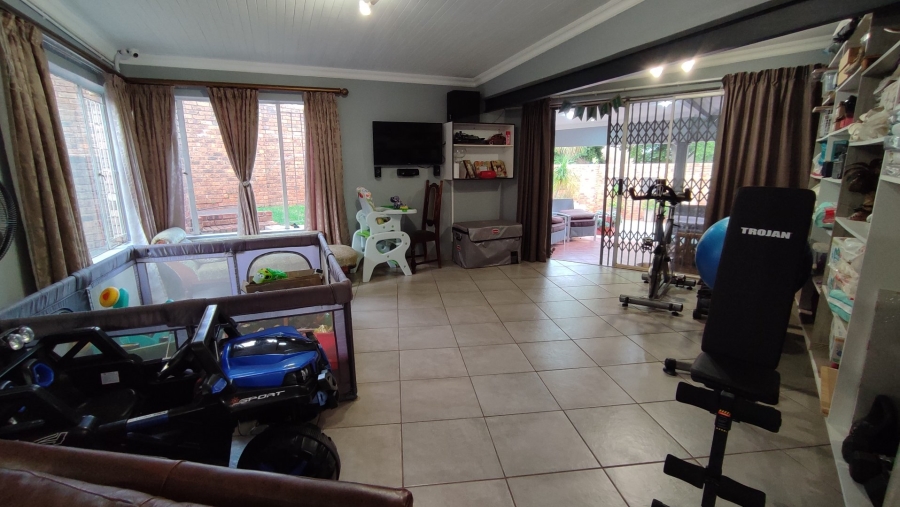 4 Bedroom Property for Sale in Eldoraigne Gauteng