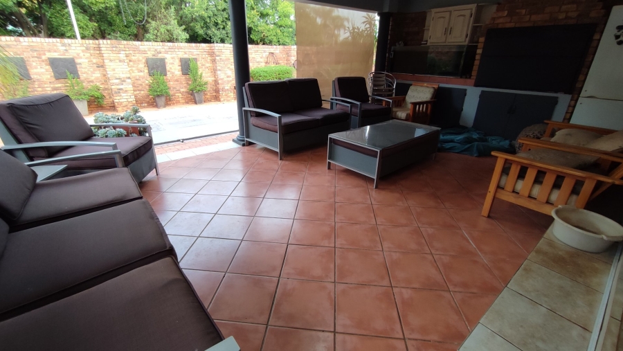 4 Bedroom Property for Sale in Eldoraigne Gauteng