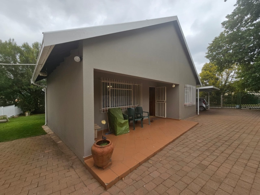 6 Bedroom Property for Sale in Dunvegan Gauteng