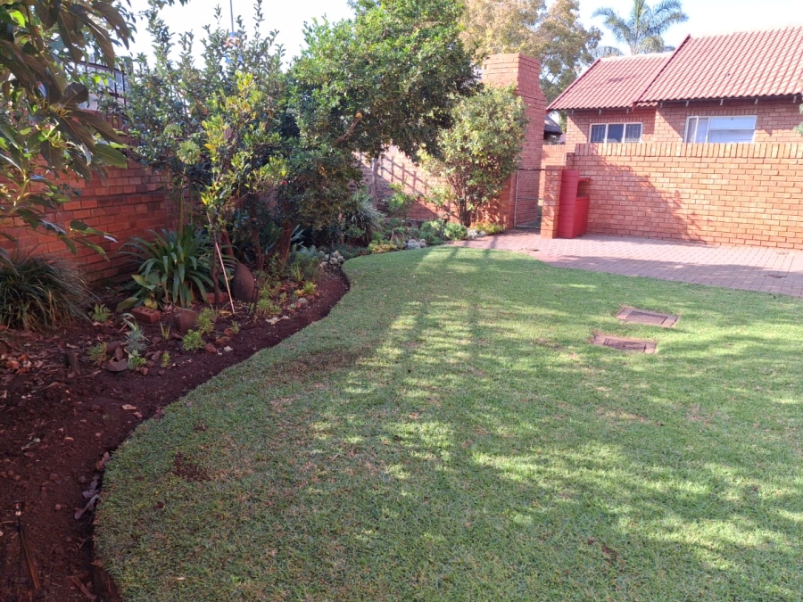 2 Bedroom Property for Sale in Wierda Park Gauteng