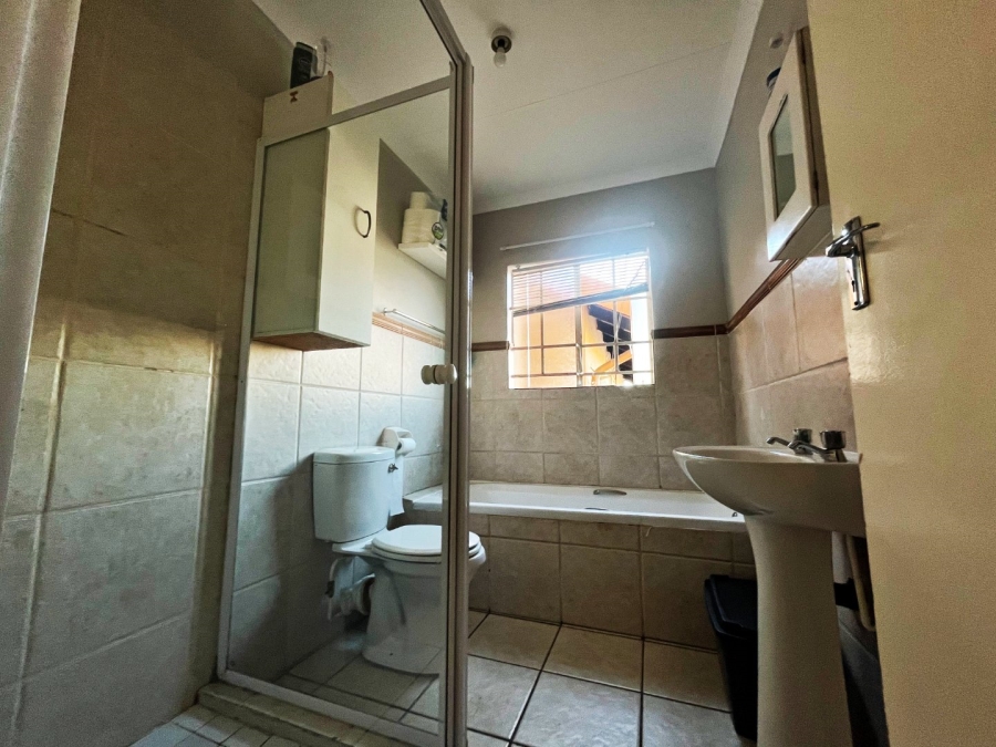 2 Bedroom Property for Sale in Amberfield Gauteng