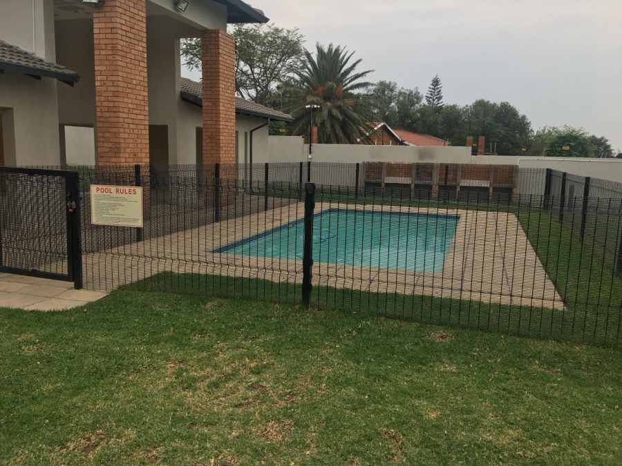 2 Bedroom Property for Sale in Erand Gardens Gauteng