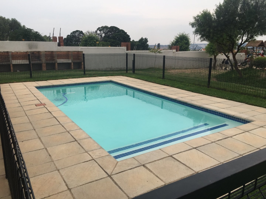 2 Bedroom Property for Sale in Erand Gardens Gauteng