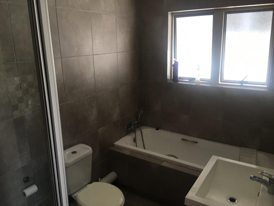 2 Bedroom Property for Sale in Erand Gardens Gauteng