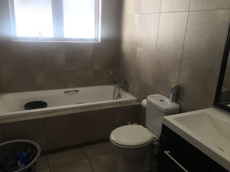 2 Bedroom Property for Sale in Erand Gardens Gauteng