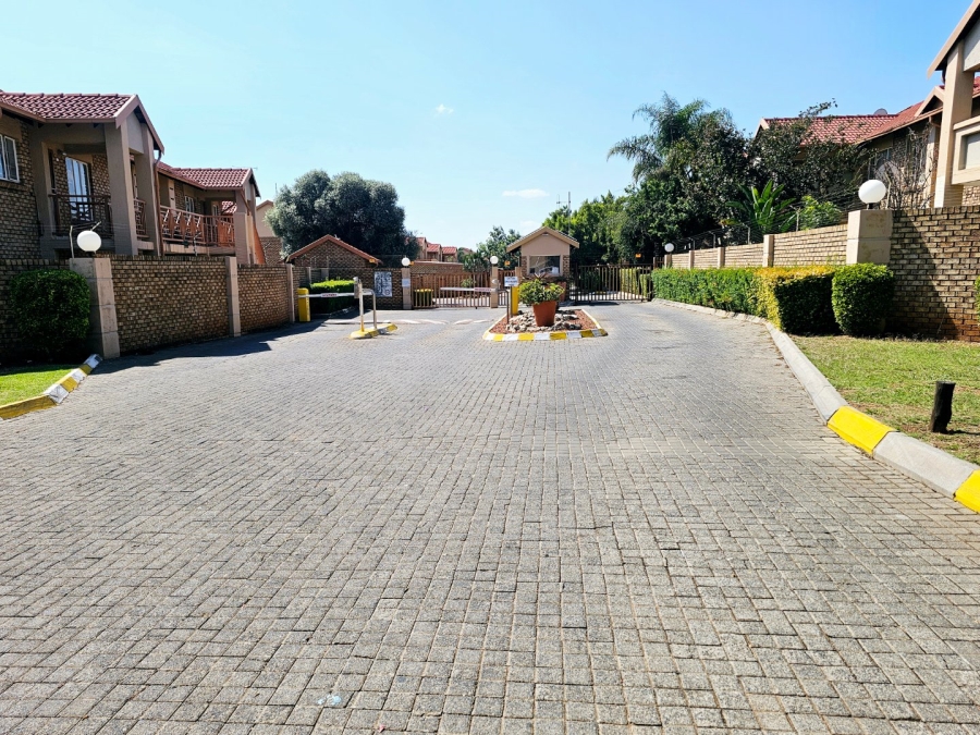 To Let 2 Bedroom Property for Rent in Amberfield Gauteng