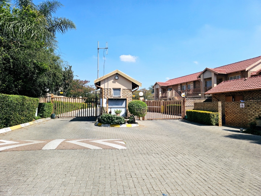 To Let 2 Bedroom Property for Rent in Amberfield Gauteng