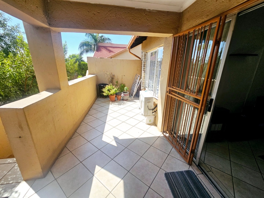 To Let 2 Bedroom Property for Rent in Amberfield Gauteng