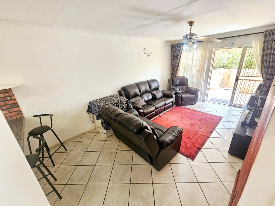 To Let 2 Bedroom Property for Rent in Amberfield Gauteng