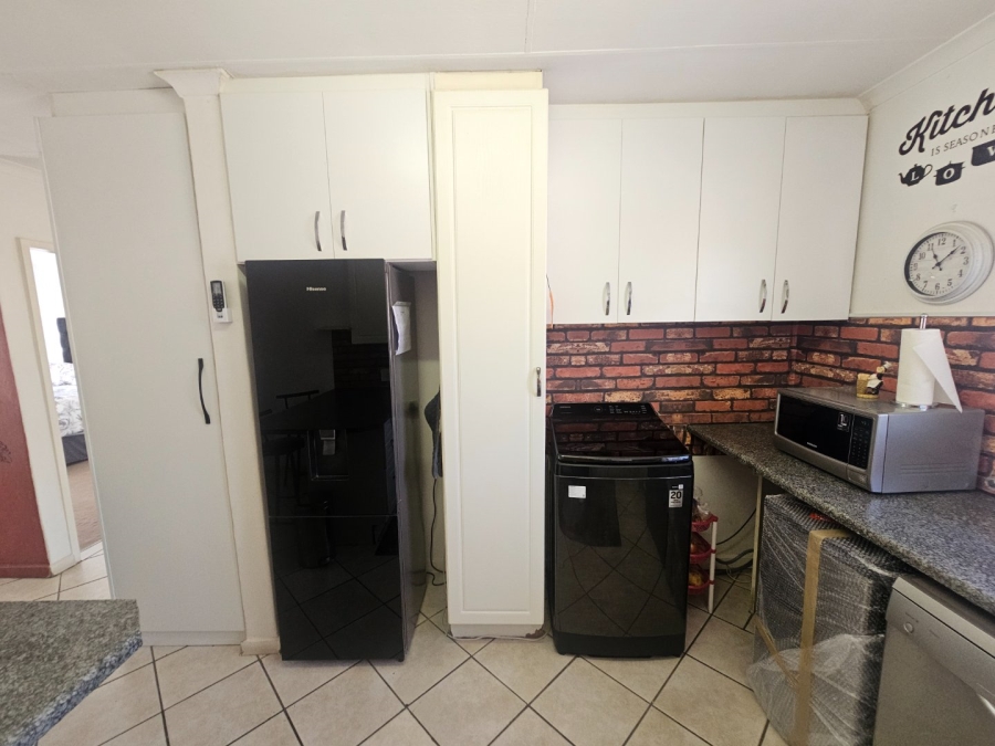 To Let 2 Bedroom Property for Rent in Amberfield Gauteng